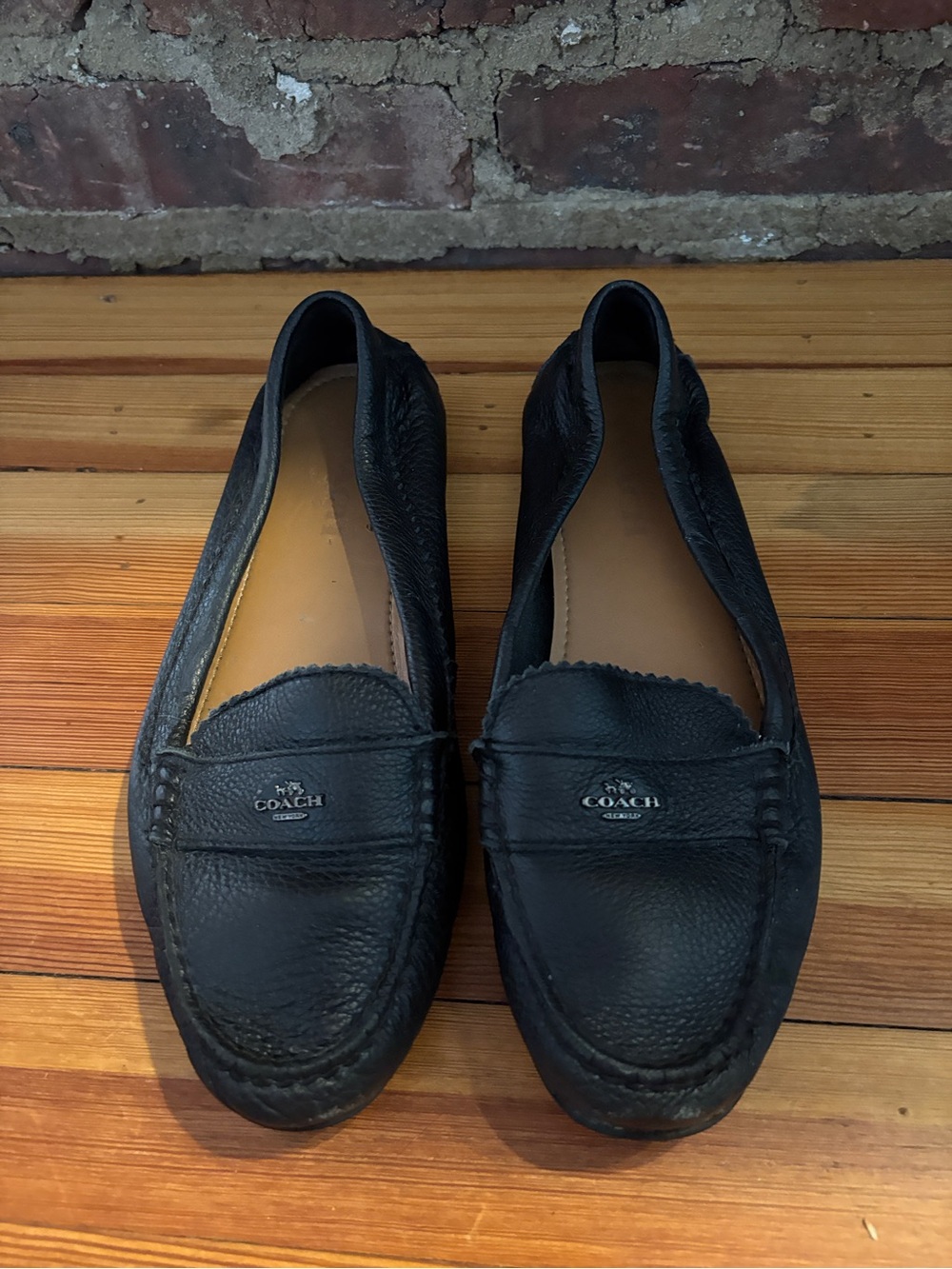 Coach Black Pebbled Leather Driver Loafers Moccassin Flats Gunmetal Logo Womens